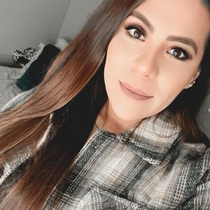 Meet your Posher, Violeta